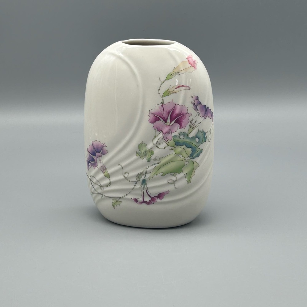 Vintage Toyo “Morning Glory” Designed By Magie Porcelain Draped Vase 6 1/4”